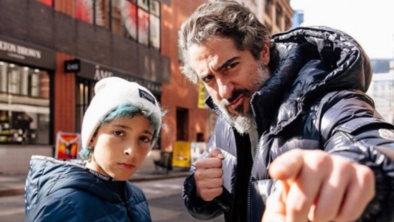 Marcos Mion elogia carreira musical do caçula: "Tefo tem o dom"