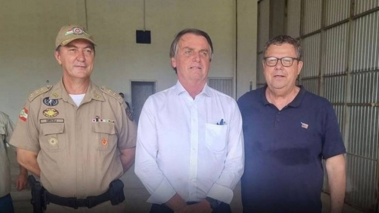 Deputado testa positivo para Covid-19 um dia após encontrar Bolsonaro