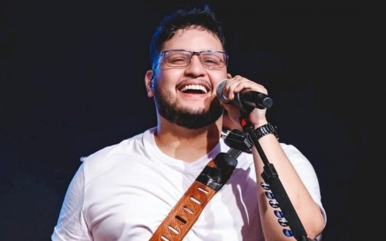 Morre o cantor Maurílio, da dupla com Luíza, aos 28 anos