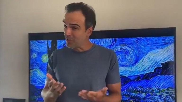 Tadeu Schmidt treina discurso de eliminação para o "BBB 22" com a família