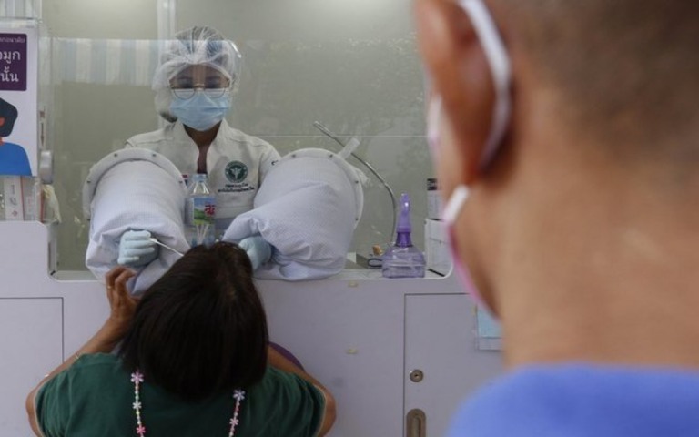 Ômicron e delta estão causando 'tsunami' de casos no mundo, alerta OMS