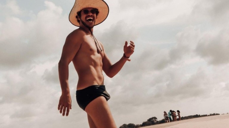 José Loreto aparece de sunga e fãs se empolgam: "Dei zoom"