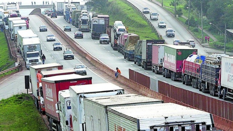 Governo sanciona projeto que institui o MEI-Caminhoneiro; entenda