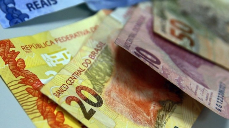 Salário mínimo sobe sem aumento real em 2022; veja qual será o valor nos estados