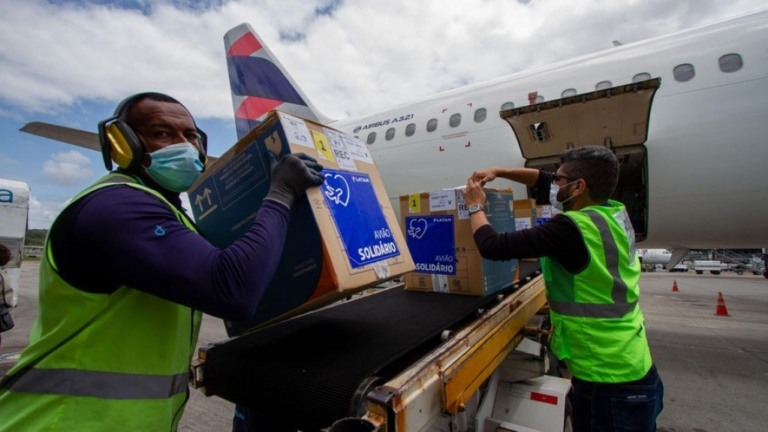 Países ricos doam menos da metade das vacinas prometidas para pobres