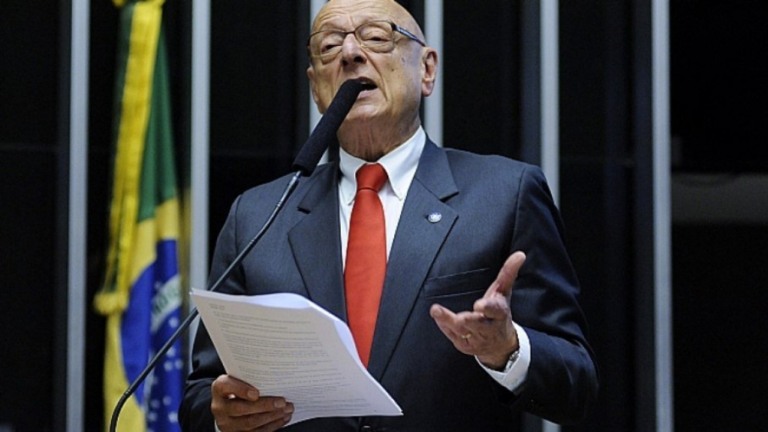 Senador Esperidião Amin testa positivo para Covid-19