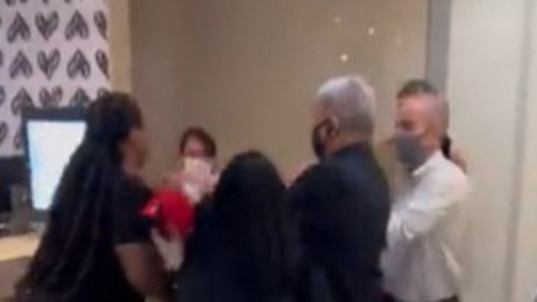 Racismo: confusão em hotel do Rio termina em briga; assista