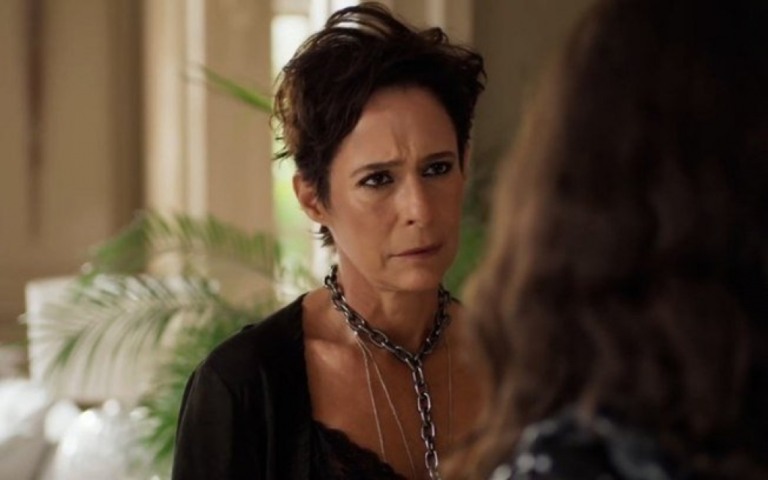 "Um Lugar ao Sol": Bárbara pisa em Rebeca e expõe de Santiago