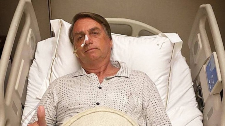 Bolsonaro melhora e retira sonda nasogástrica, diz boletim médico