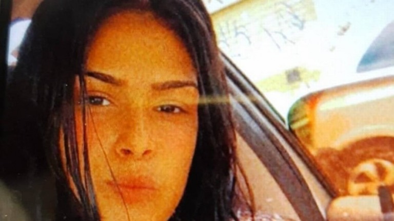 Jovem é presa por roubar com fuzil: 'Usava beleza para atrair vítimas'