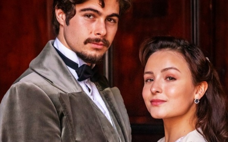Além da Ilusão: Larissa Manoela rasga elogios a Rafa Vitti, seu par