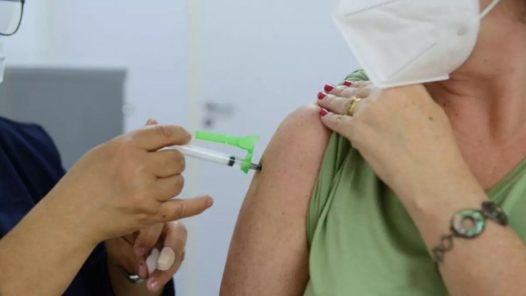 Vacinação em crianças deve seguir recomendações da Anvisa, diz Saúde