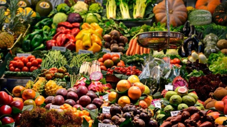 Alimentos ficam 28% mais caros em 2021; é o maior nível em 10 anos