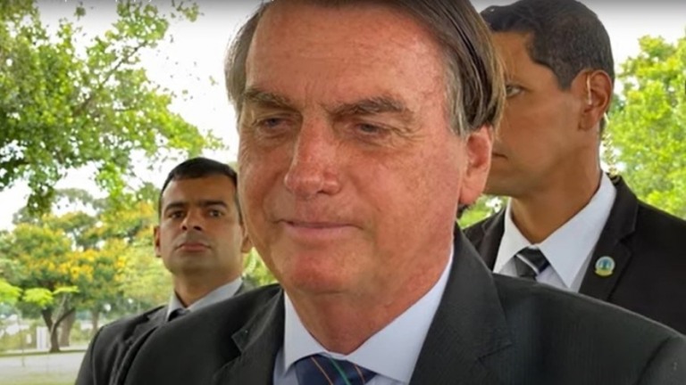 Bolsonaro diz que sua candidatura à reeleição é um "caminho natural"