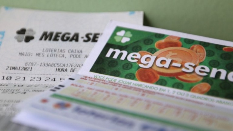 Ganhador da Mega da Virada retira prêmio de R$ 189 milhões