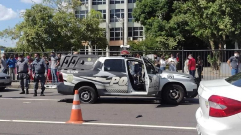 Manaus: Carro da PM é metralhado e 2 detentos morrem