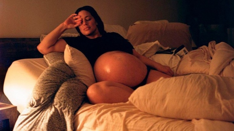 Ashley Graham dá à luz gêmeos em casa: "Felizes e saudáveis"