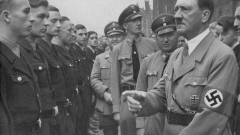 RJ: Paes sanciona lei que proíbe publicação e venda do livro de Hitler