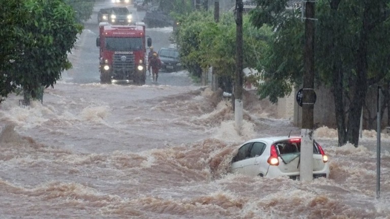Barretos (SP) decreta estado de calamidade após forte temporal
