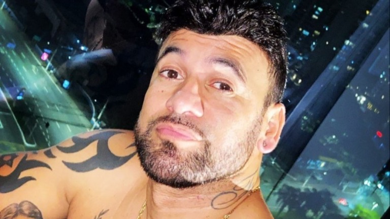Hadson, do BBB20, entra em site pornô e cobra R$ 200 por fotos peladão