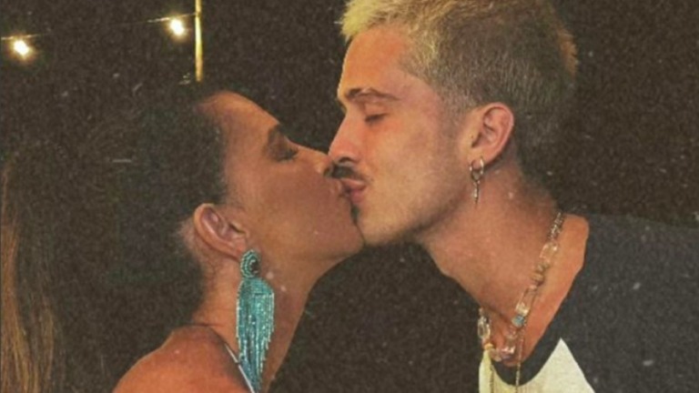 Mariana Rios publica foto beijando João Guilherme