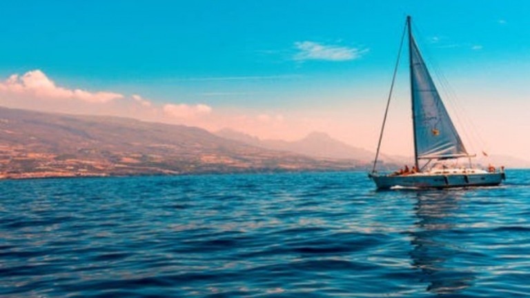 De Ilhabela à Grécia: destinos para conhecer à bordo de um barco
