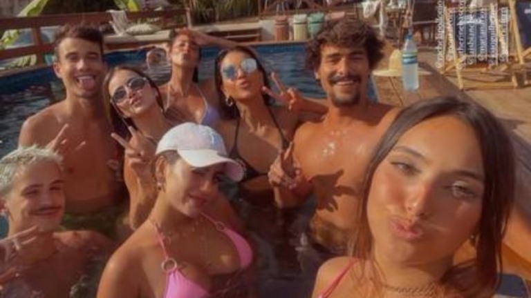 Mariana Rios pega piscina com Bruno Montaleone e aviva rumor de affair