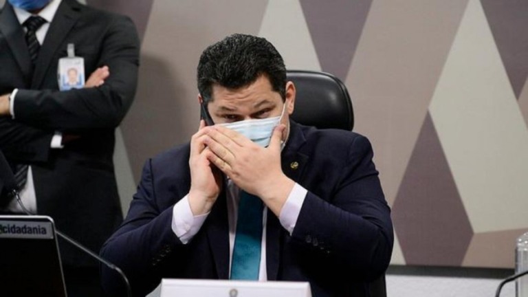 Alcolumbre promete pautar reforma tributária na volta do recesso