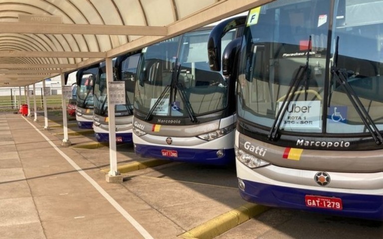 Uber Shuttle, serviço de ônibus empresarial, começa a operar no Brasil