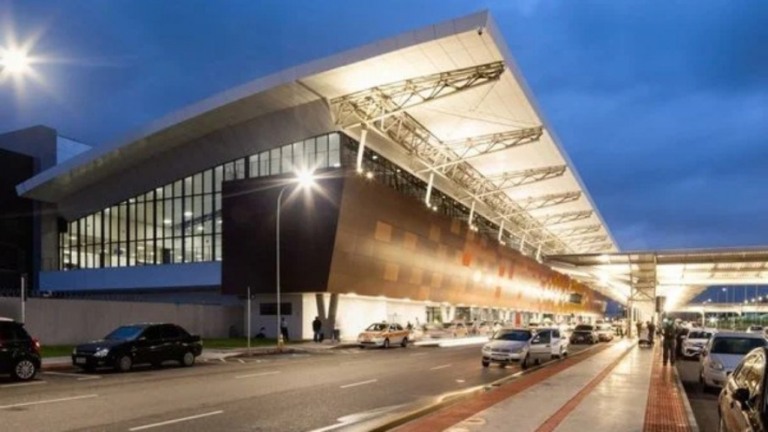 Passageiro morre em voo e avião pousa em aeroporto de Vitória