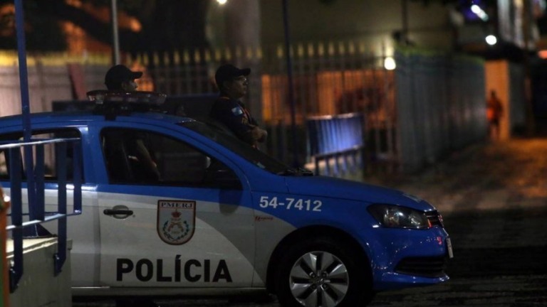Vídeo: Perseguição termina em troca de tiros na Avenida Brasil