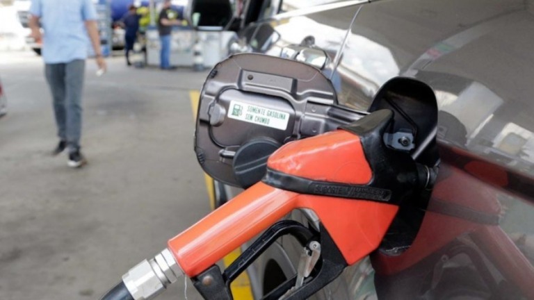 Preço da gasolina sobe nas bombas pela primeira vez desde dois meses