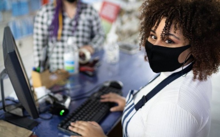 'Cobrar atestado neste cenário da pandemia é irracional', diz advogada