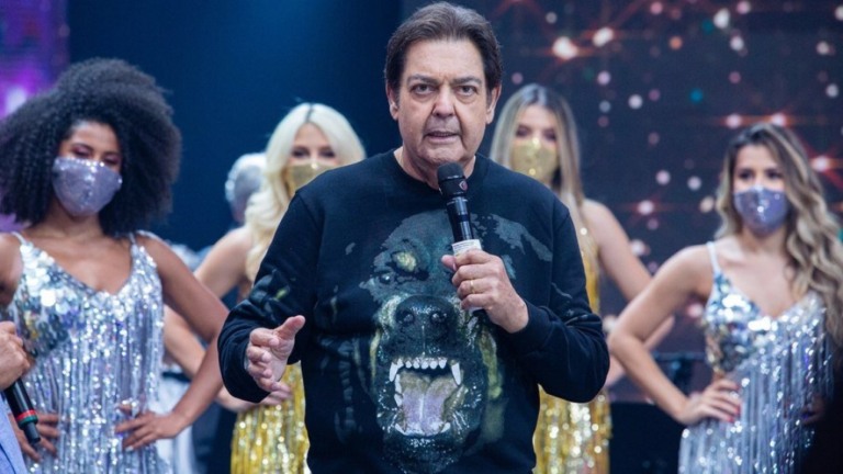 Faustão leva padrão Globo para a Band e faz SBT e Record comer poeira