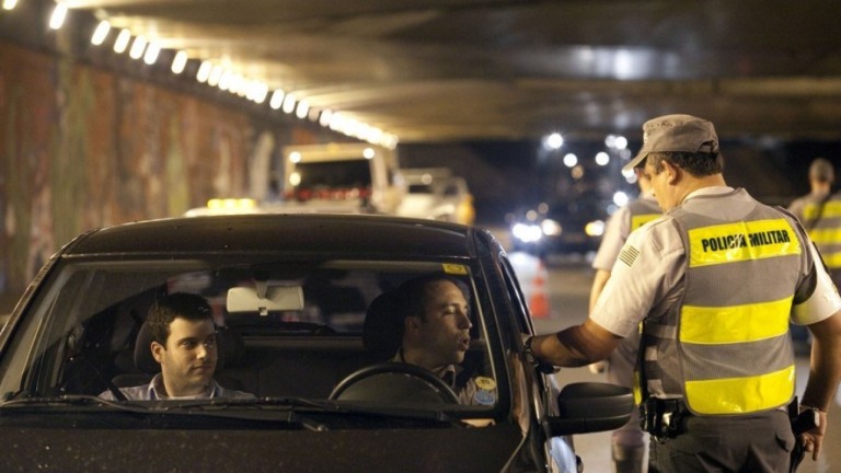 Suspeitos fogem de blitz e morrem após troca de tiros com policiais