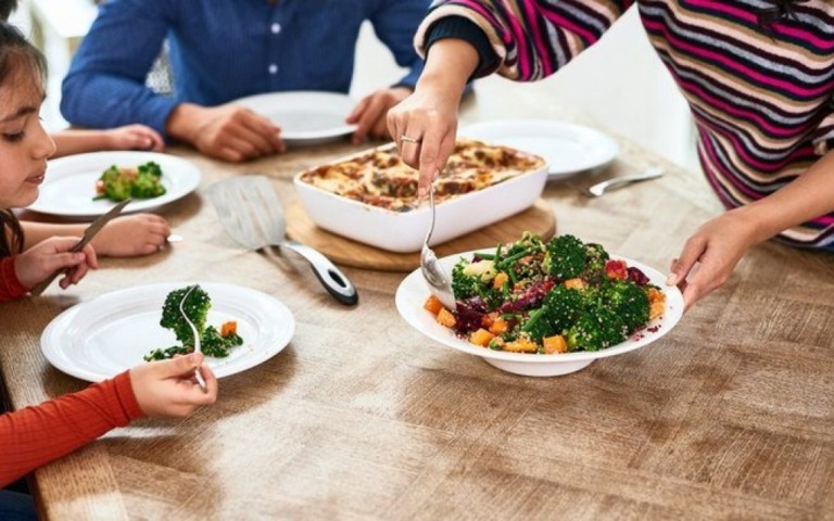 Covid longa pode afetar apetite e deixar crianças 'chatas para comer'