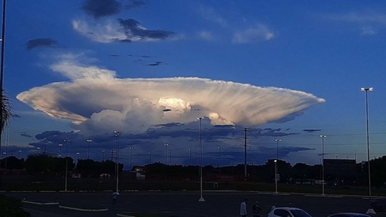 Bomba atômica em Brasília? Céu da cidade aparece diferente; veja fotos