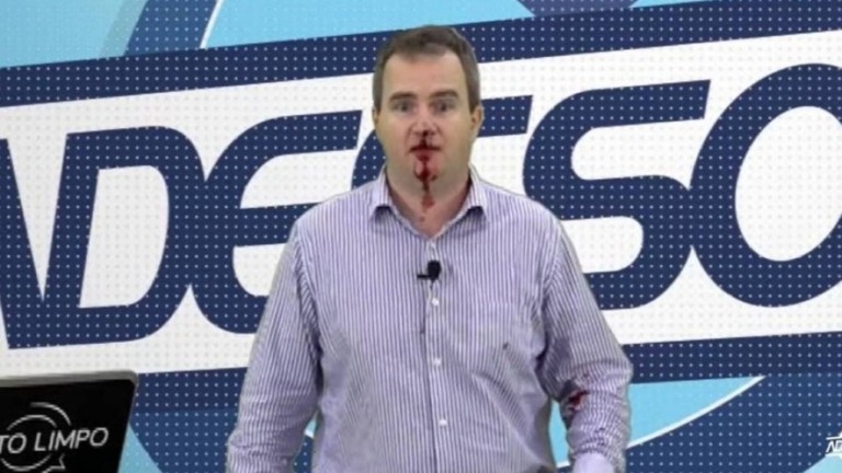 Jornalista aparece ensanguentado e faz denúncia: 'Sofri um atentado'