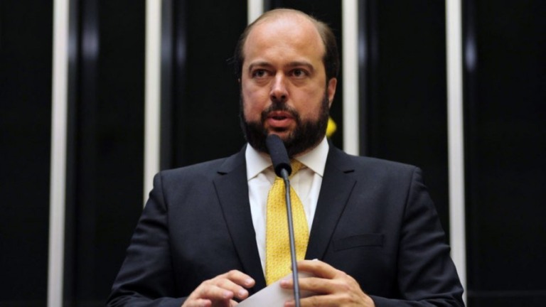 Bolsonaro confirma Alexandre Silveira como líder do governo no Senado