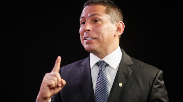 Justiça autoriza desfiliação de vice presidente da Câmara do PL