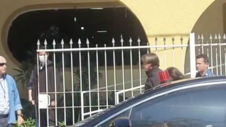Bolsonaro chega a Eldorado (SP) para o velório e sepultamento da mãe