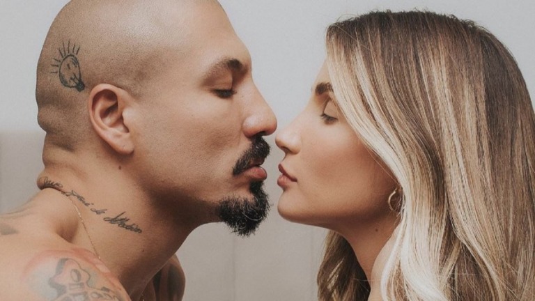 Fernando Medeiros se derrete ao falar de Aline Gotschalg: "Eu te amo!"