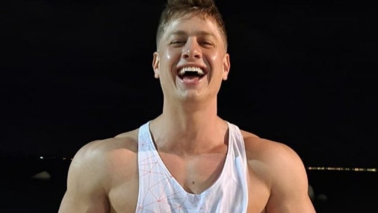 Vilão do BBB20 entra para o mundo pornô e vende nudes por R$ 200