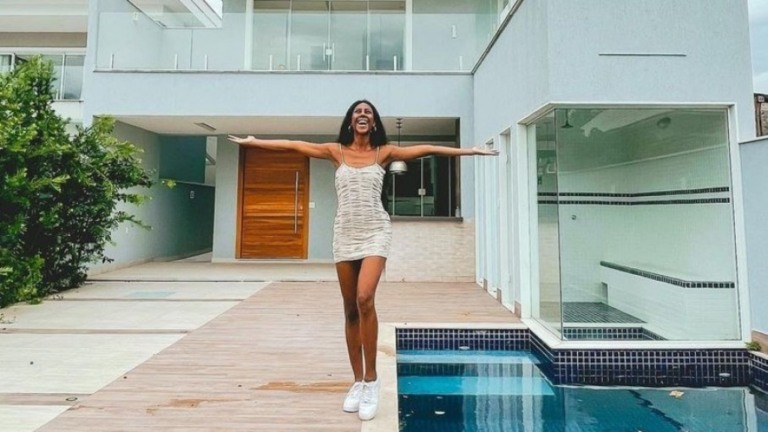 Camilla de Lucas celebra casa nova e afirma: "Vamos mudar tudo!"