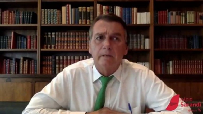 Bolsonaro vira alvo de estudo por atacar democracia