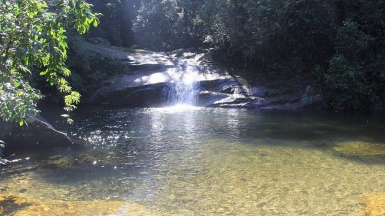 Jovem morre após cair em cachoeira na Zona Oeste do Rio