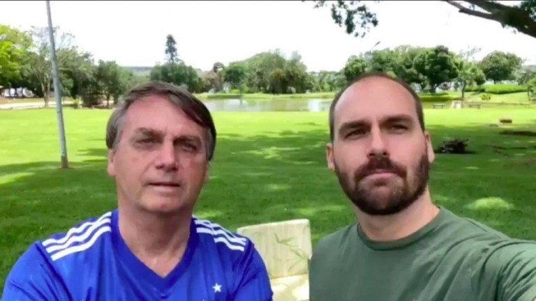 Equipe de Bolsonaro 'escanteia' Eduardo por medo de radicalização