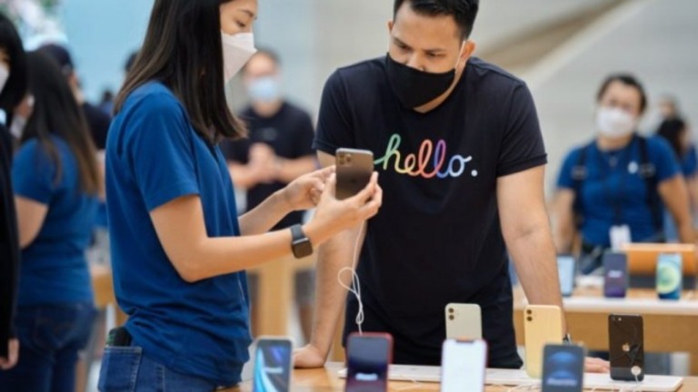 Apple vai adotar passaporte vacinal com dose de reforço para retorno