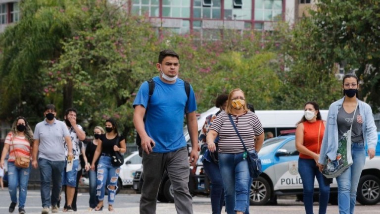 Em 24h, Brasil tem mais de 83 mil novos casos de covid-19