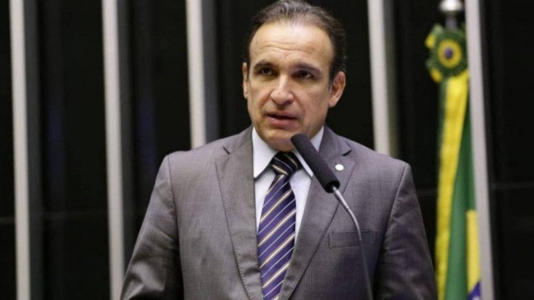 Relator do Orçamento diz que corte de verba do INSS impede zerar fila